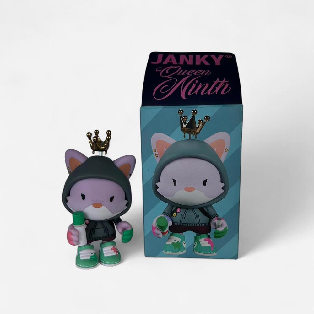 Janky Queen Ninth Collectible Vinyl Toy Art‎ Figure with Accessories and Box
